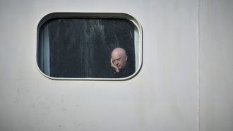 Uno de los pasajeros confinados en el crucero Ambition, afectado por un brote de gastroenteritis.