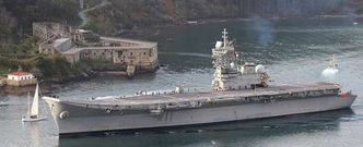 El portaviones �Pr�ncipe de Asturias� entrando en la r�a de Ferrol para abordar su etapa definitiva de baja en la Armada espa�ola.