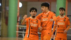 Marquinho, a punto de ser abrazado por Izan y con Alberto Mir�s al fondo, celebra su gol al Entrerr�os Automatizaci�n Zaragoza.