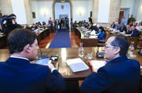 Besteiro, ayer junto a Antonio Veiga, en el que fue uno de sus �ltimos plenos provinciales. 