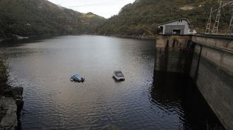 Embarcaciones amarradas junto a la presa de Os Peares, en una fotograf�a de archivo