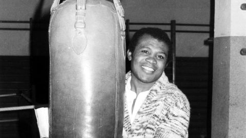 Jos� Legr� en un entrenamiento de boxeo.