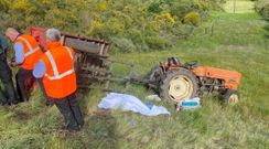El tractor pudo dar varias vueltas de campana