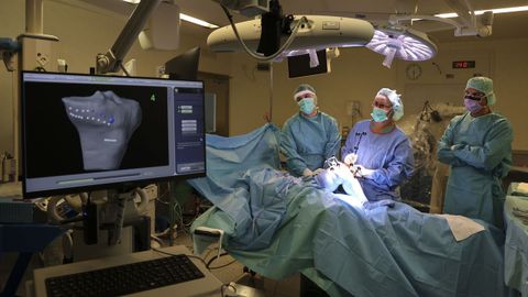 Operación de cirugía de rodilla en el hospital provincial de Conxo