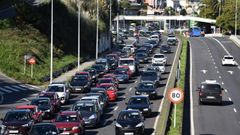 Retenciones de tr�fico en una de las v�as de salida de A Coru�a.