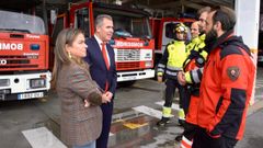 Los concejales del PP Rafa Dom�nguez y Pepa Pardo, este viernes, durante su visita al parque de bomberos de Pontevedra