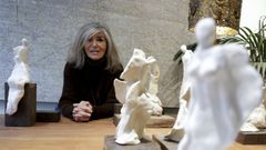 La artista Tatiana Riego expone esta Navidad su coleccin de esculturas de ngeles en barro blanco en el anticuario Isadora Art Deco de la calle Emilia Pardo Bazn. 