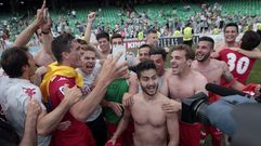 El Sporting celebr� por todo lo alto el ascenso a Primera Divisi�n en el estadio Benito Villamar�n, tras su encuentro frente al Betis