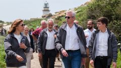 La conselleira de Medio Ambiente, ngeles Vzquez, el presidente de la Xunta, Alfonso Rueda, y el alcalde ribeirense, Lus Prez, durante la visita.