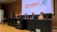 De izquierda a derecha, Eva Pando, directora de la Fundaci�n Caja Rural; Francisco Mart�n Miguel, decano de la Facultad de Filosof�a y Letras; Ignacio Villaverde, rector de la Universidad de Oviedo; Enrique Rodr�guez Nu�o, director general de Promoci�n de la Autonom�a Personal y Mayores, y Marta Mateo, vicerrectora de Extensi�n Universitaria y Proyecci�n Cultural.