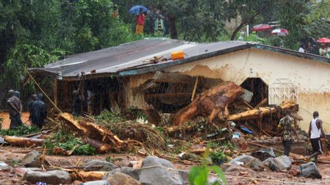 Al menos 312 personas muertas y m�s de 2.000 sin hogar por las fuertes inundaciones en la capital de Sierra Leona, Freetown