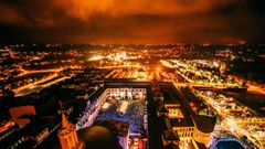 Vista nocturna de Gijón desde la torre de la Laboral, durante un concierto del Tsunami Xixón.Vista nocturna de Gijón desde la torre de la Laboral, durante un concierto del Tsunami Xixón