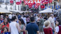 Una marea de visitantes, el domingo, en el Mercado Medieval de Corcubin