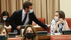 El l�der del PP Pablo Casado, y la portavoz del partido en la C�mara Baja, Cuca Gamarra, durante la sesi�n de la Diputaci�n Permanente 