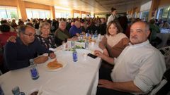 Amas de Casa de Ribeira homenajea a los mayores en el restaurante Baiuca