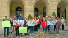Vecinos de Lavandera y Mu�� llevan su protesta al Ayuntamiento de Gij�n