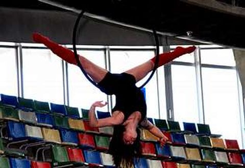 La artista coru�esa Sue Moreno, ayer en el Coliseo durante la presentaci�n del Cirque �loize