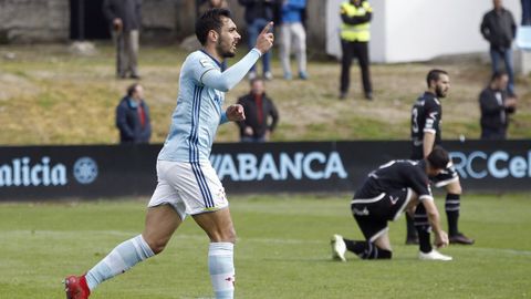 Borja Iglesias, celebrando un gol ante el Lealtad en Barreiro el 26 de febrero del 2017.