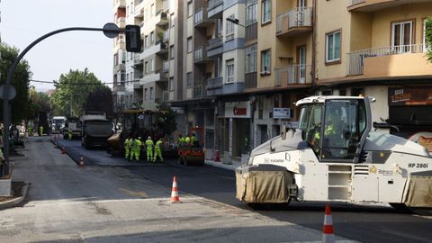 Trabajos de asfaltado de la calle Pena Trevinca m�s de cinco meses despu�s del socav�n