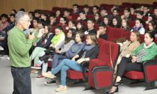 El pasado a�o, �ngel Carracedo mantuvo un encuentro con estudiantes en el auditorio lalinense. 