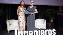 Paula Froiz entreg� el premio a Eva Legido, de UNVI.