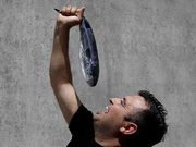 Eugenio Rial con su ejemplar, que ser� una pieza de museo. 