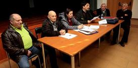 La directiva present� la renuncia en la asamblea celebrada el viernes por la noche.