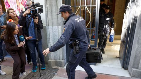 La Polic�a registra el despacho de Zapatero en la calle Ferraz