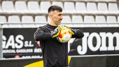 Adri L�pez en una sesi�n de entrenamiento con su equipo, antes de viajar a Ourense