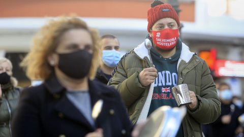 Os hostaleiros sa�ron a rua manifestarse pra demandar m�is axudas ao sector polos efectos das restricci�ns do Covid