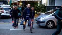 La Brigada de Salvamento Minero asturiana, saliendo del hotel en el que pasaron la noche