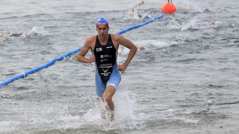 Un deportista total: carrera a pie, disparo con pistola lser, natacin, hpica y esgrima