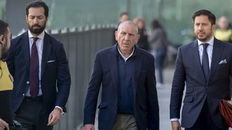 El exdirector adjunto operativo (DAO) de la Polic�a Nacional, Jos� �ngel Gonz�lez, camino a la primera declaraci�n ante el juez junto a sus abogados
