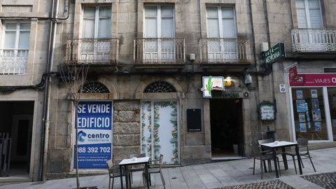 El edificio que alberga la Mexicana, en la calle Outeiri�o, se encuentra a la venta