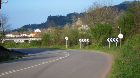 Curva peligrosa en una carretera de Asturias