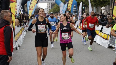 Las corredoras en su llegada a la meta de la San Marti�o.