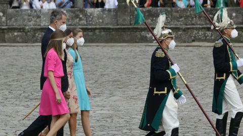 Los reyes, con sus hijas, en el Obradoiro