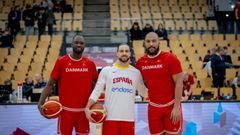 Los jugadores del Breo Dibba y Francis Alonso y el exbreoganista Kevin Larsen se vieron las caras en el encuentro entre Dinamarca y Espaa de clasificacin para el Mundial de Catar del 2027.