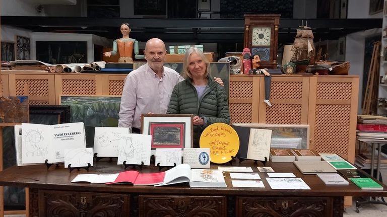 El coleccionista �ngel Patricio Rodr�guez y Argibay, junto a Anne Nikitik