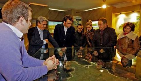 El ejecutivo rianxeiro plante� la posibilidad de conservar la pieza en el museo de Neix�n.