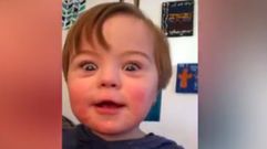 El entusiasmo de un ni�o de dos a�os al recitar el alfabeto