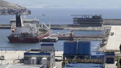 Barco para pruebas con biodi�sel en el puerto exterior de Ferrol 