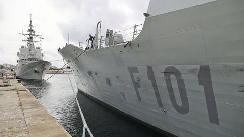 Dos fragatas F-100 en Ferrol