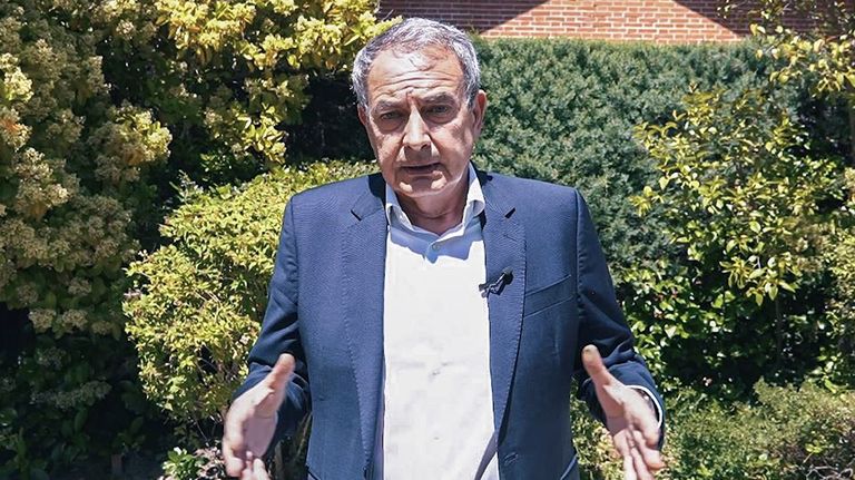 Zapatero dice que sus actividades son legales y niega gestiones para el rescate de Plus Ultra