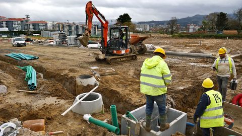 Obras en el polgono residencial de Navia, en Vigo.