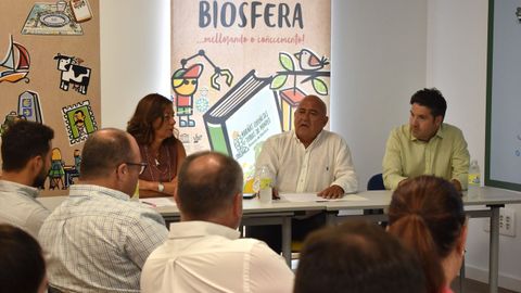 La directora xeral de Patrimonio Natural de la Xunta, Mar�a Sol D�az Mouteira; el presidente de la Reserva, Jos� Antonio Santiso Miramontes, y�el gestor de la entidad, Diego L�pez Pedreira.,