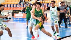 Trillo, en posesi�n del bal�n durante el partido frente al Amics Castell�.