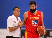 Manolo Aller y Nikola Mirotic, jugador de los Chicago Bulls, se estrenan con la absoluta. 