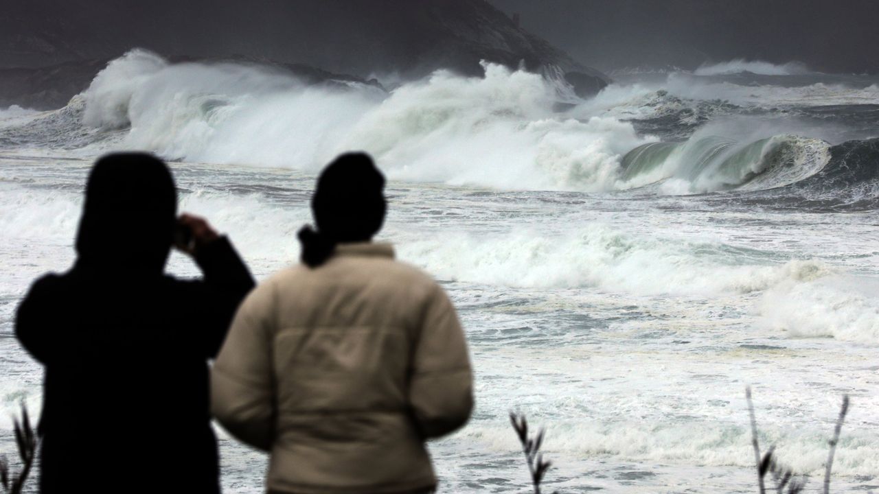 Viveiro y Ribadeo repiten por segundo día con la ráfaga de viento más fuerte y la temperatura más elevada en toda Galicia