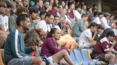 La grada de Pasar�n con mucha gente en uno de los primeros partidos de liga